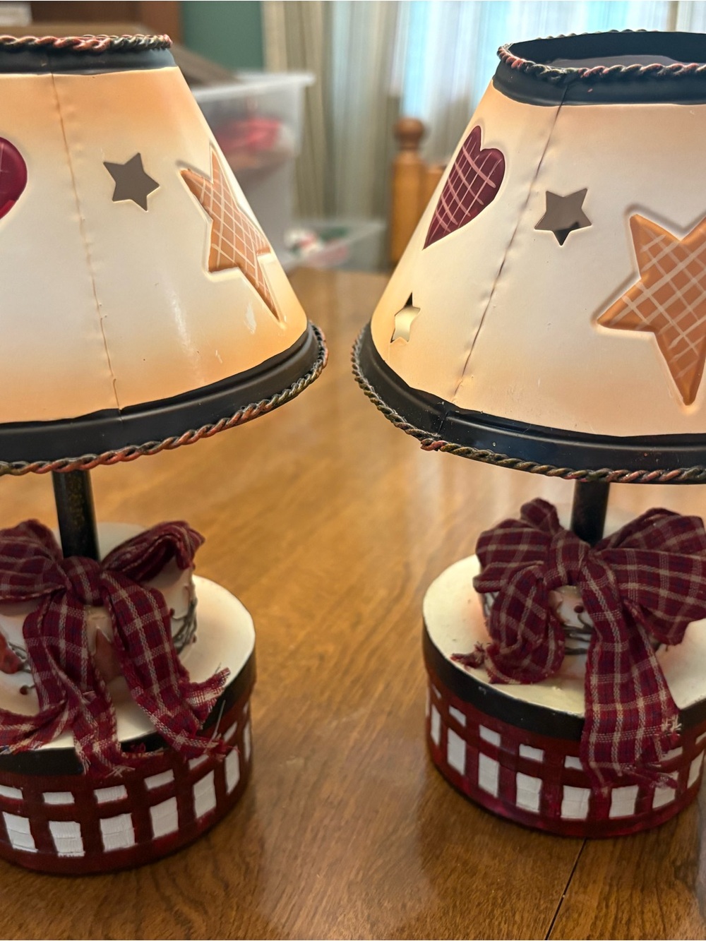 Country-Style Red Heart & Star Accent Lantern Pair